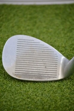 Wilson Staff Model SW Wedge -Finest Golf Store E8883454 F152 4616 96D2 05AC162A5834